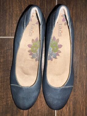 Taos Debut Navy Blue Leather Low Heel Comfort Slip On Pumps Size 6